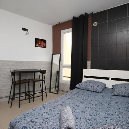 04 - Chambre Avec Lit Double Proche Paris Et Transports Wifi Saint-Denis  Buitenkant foto