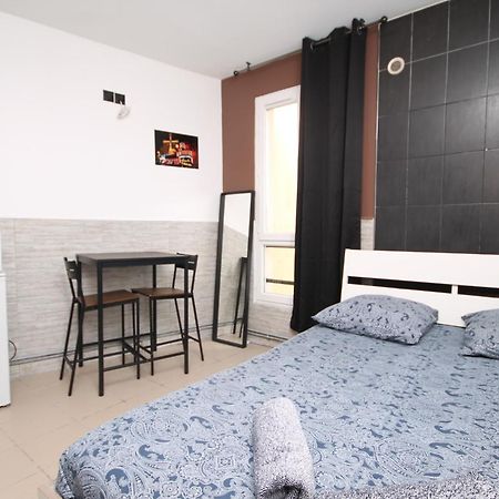 04 - Chambre Avec Lit Double Proche Paris Et Transports Wifi Saint-Denis  Buitenkant foto