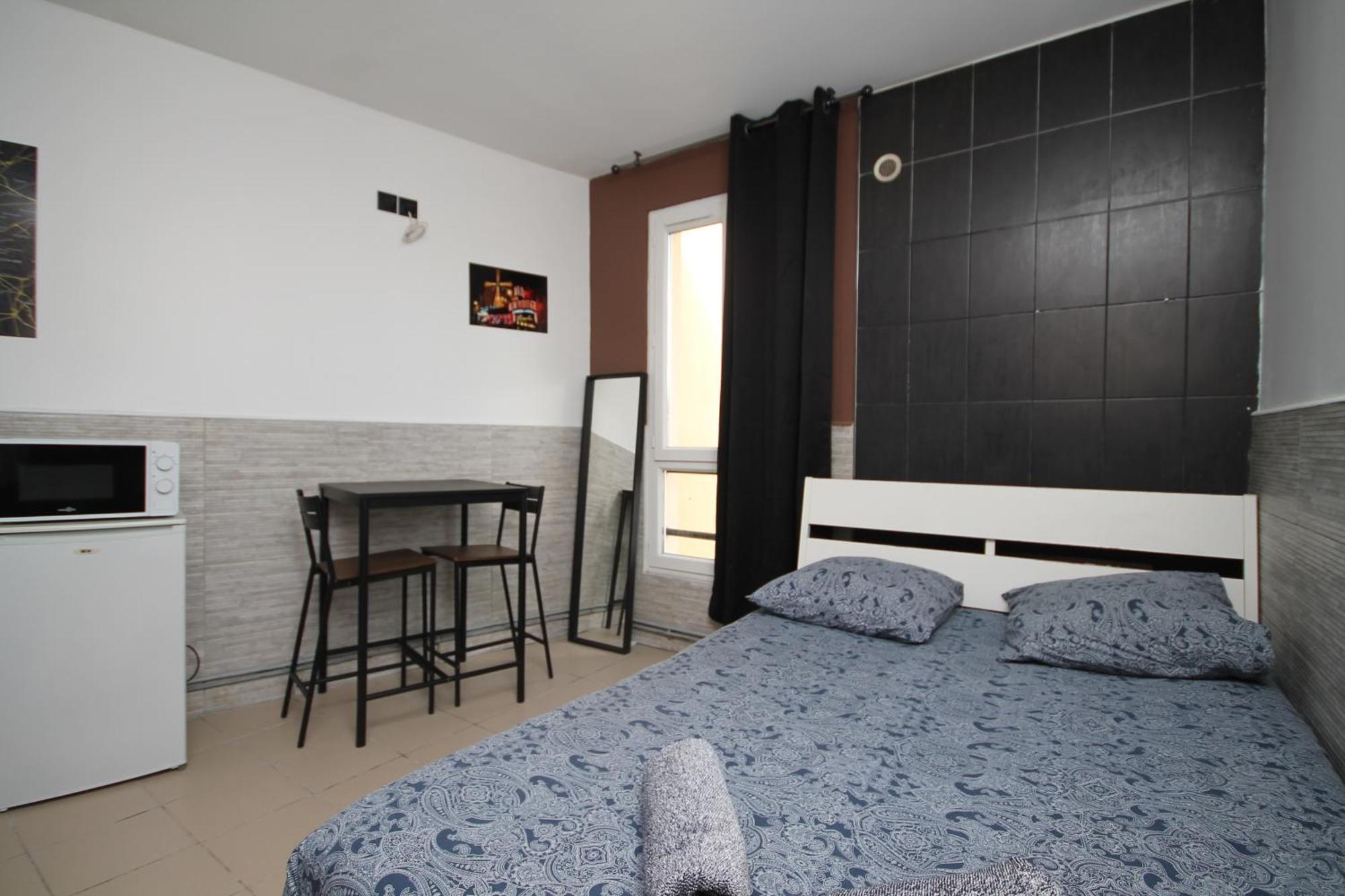 04 - Chambre Avec Lit Double Proche Paris Et Transports Wifi Saint-Denis  Buitenkant foto