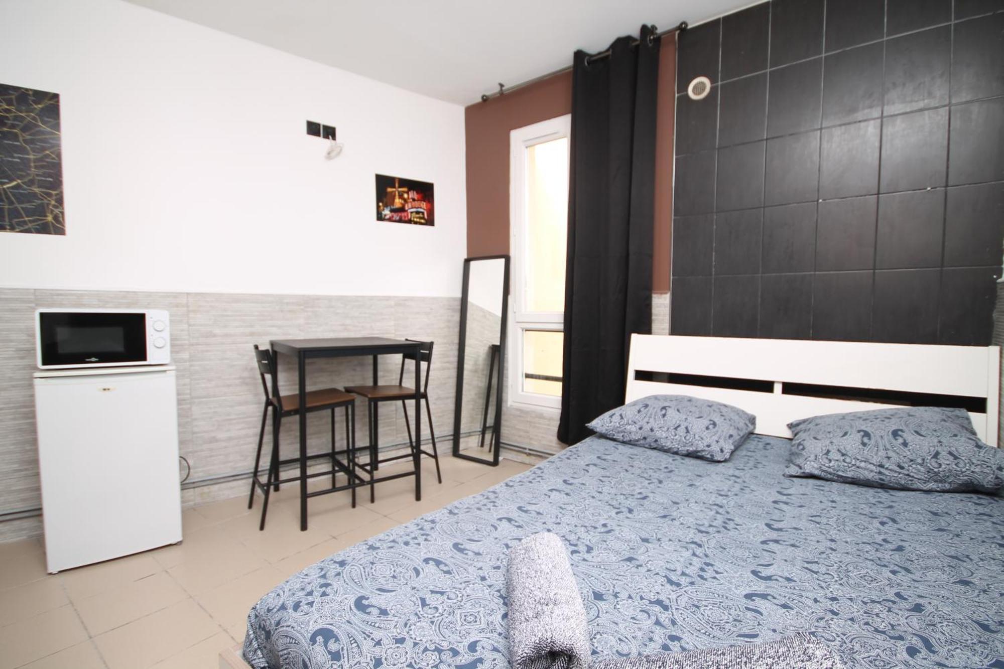 04 - Chambre Avec Lit Double Proche Paris Et Transports Wifi Saint-Denis  Buitenkant foto